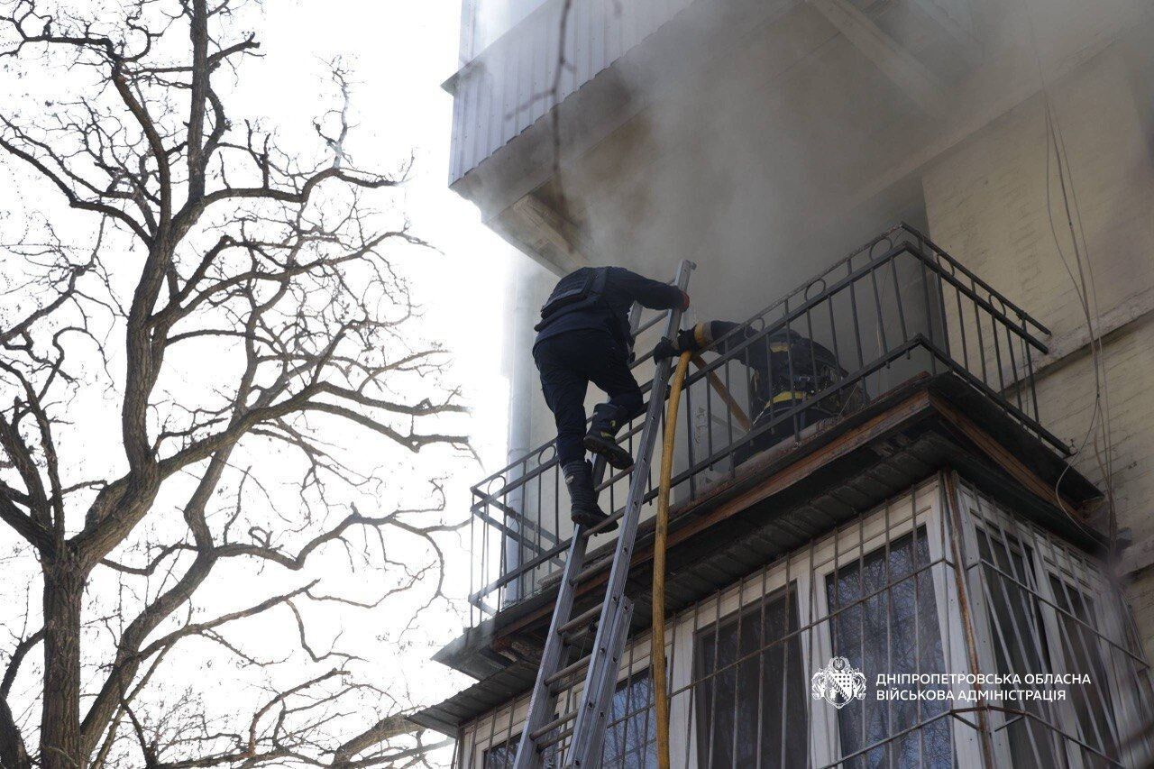 Россия ударила по Днепру: повреждена многоэтажка, количество пострадавших возросло. Фото и видео