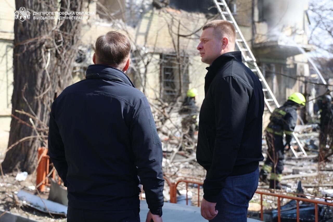 Россия ударила по Днепру: повреждена многоэтажка, количество пострадавших возросло. Фото и видео