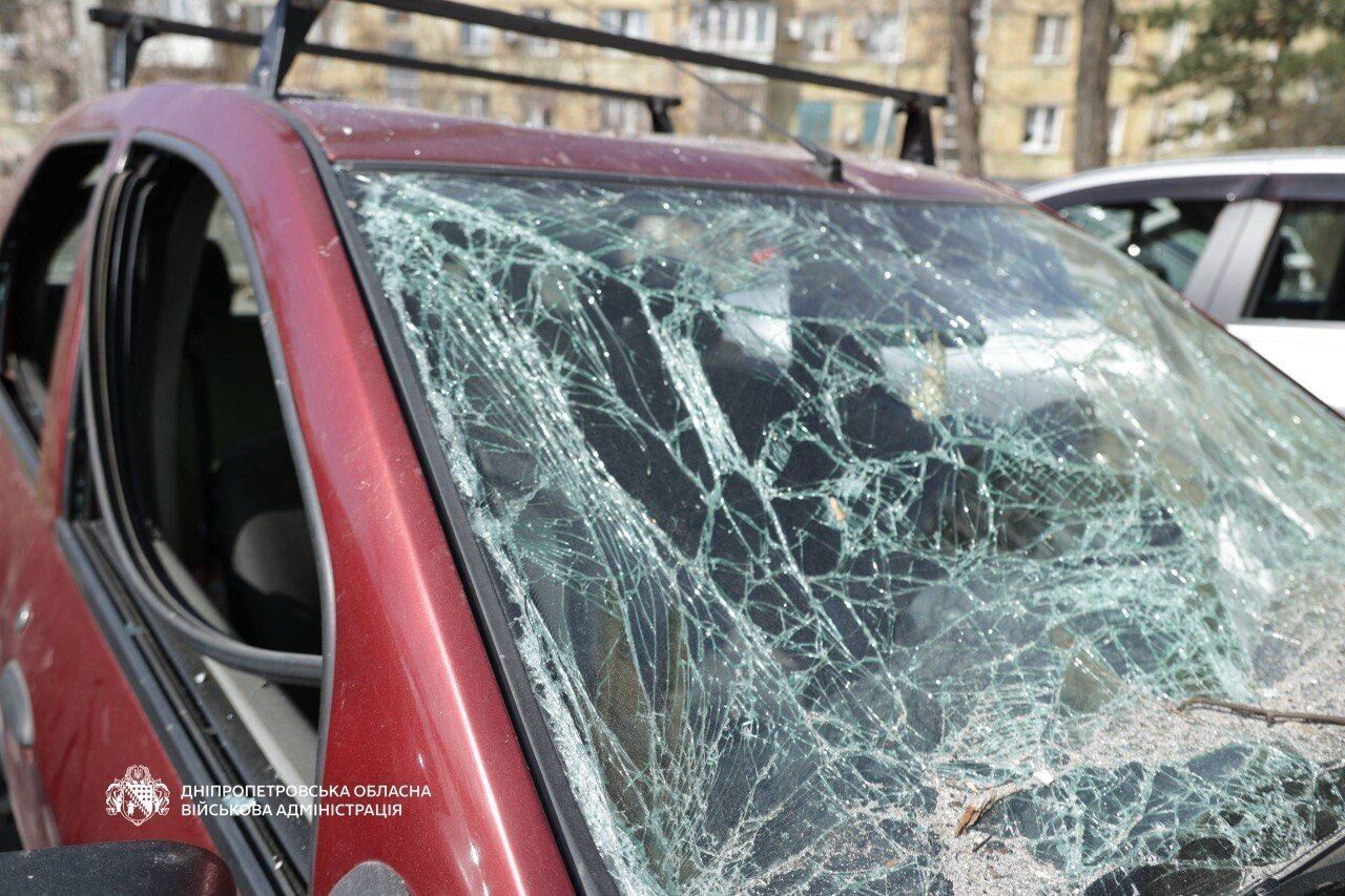 Россия ударила по Днепру: повреждена многоэтажка, количество пострадавших возросло. Фото и видео