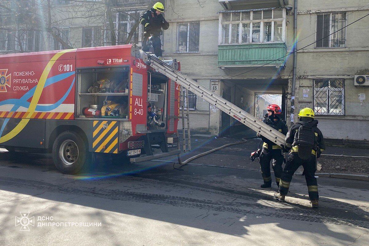 Росія вдарила по Дніпру: пошкоджено багатоповерхівку, кількість постраждалих зросла. Фото і відео