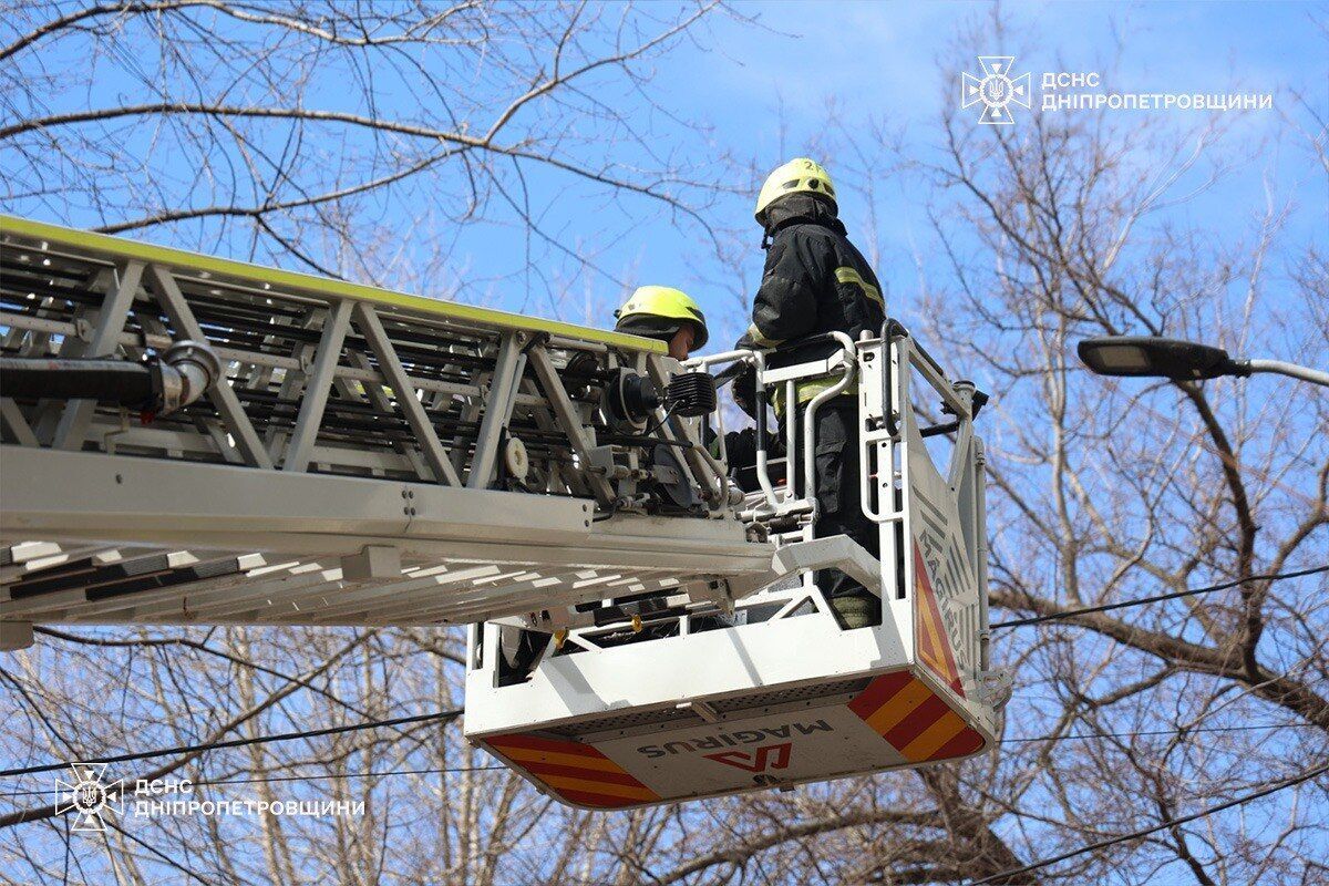 Росія вдарила по Дніпру: пошкоджено багатоповерхівку, кількість постраждалих зросла. Фото і відео