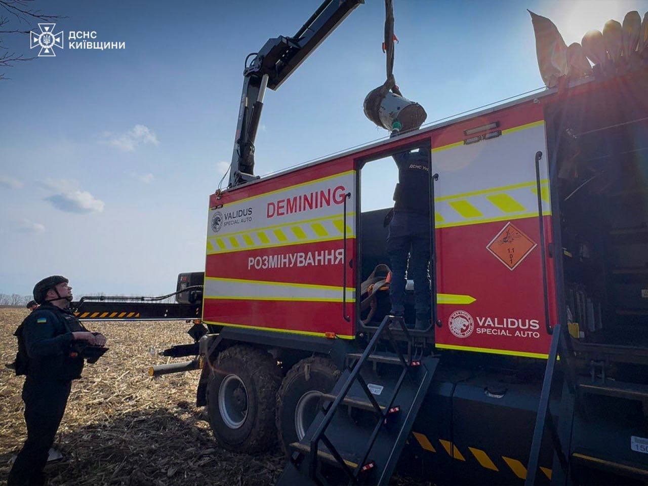 На Киевщине нашли две боевые части российской ракеты Х-101. Подробности и фото