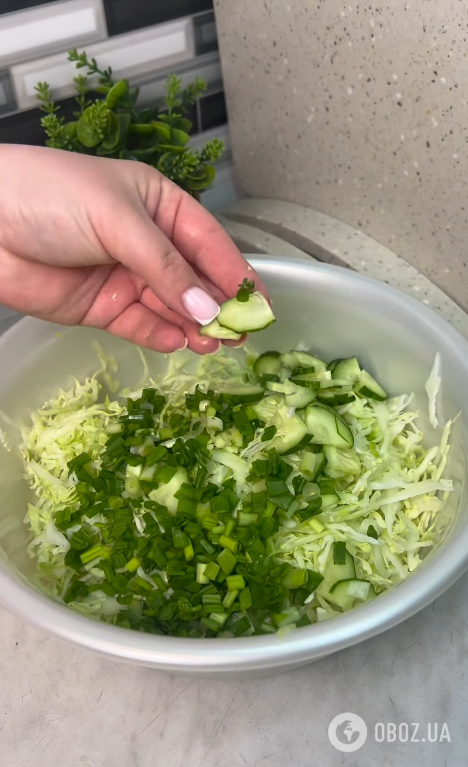 Корисний зелений салат з капустою: чим заправити