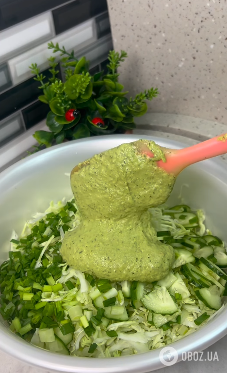 Корисний зелений салат з капустою: чим заправити