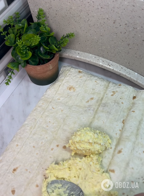 Ленивый рулет из лаваша с начинкой: готовится 15 минут