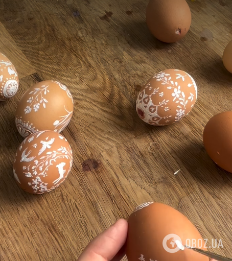 Найпростіший спосіб зробити крашанки на Великдень: потрібен лише один предмет