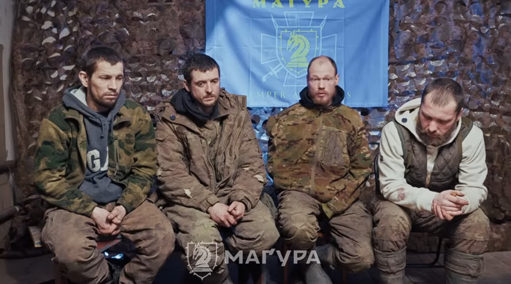 Устроили "голодные игры": украинские военные взяли в плен четырех пехотинцев РФ с помощью дрона. Видео