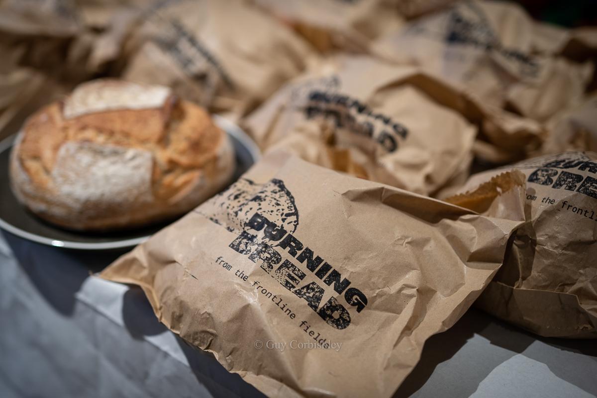 Як "Запеклий хліб із прифронтових полів" допомагає говорити про Україну у світі та підтримувати військових