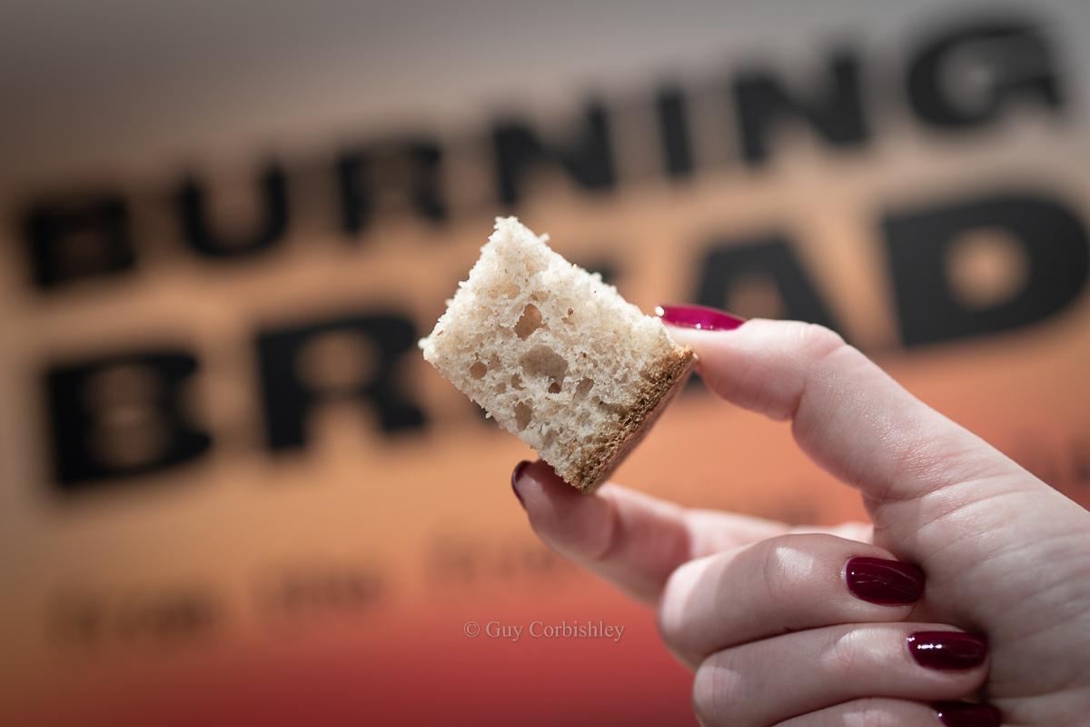 Як "Запеклий хліб із прифронтових полів" допомагає говорити про Україну у світі та підтримувати військових