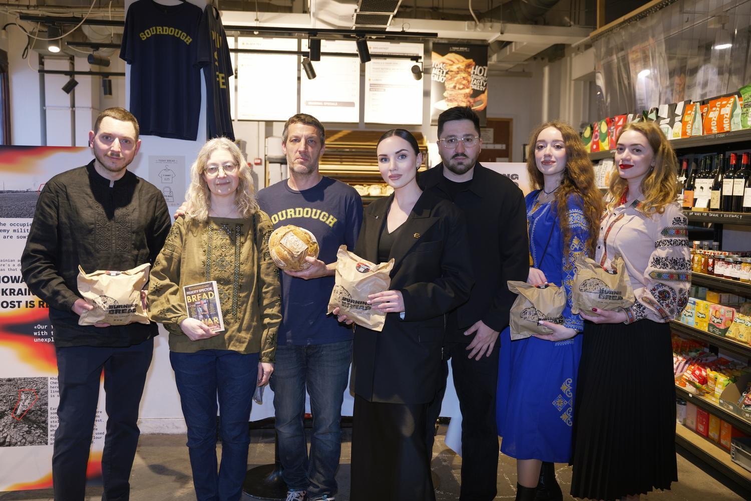 Як "Запеклий хліб із прифронтових полів" допомагає говорити про Україну у світі та підтримувати військових