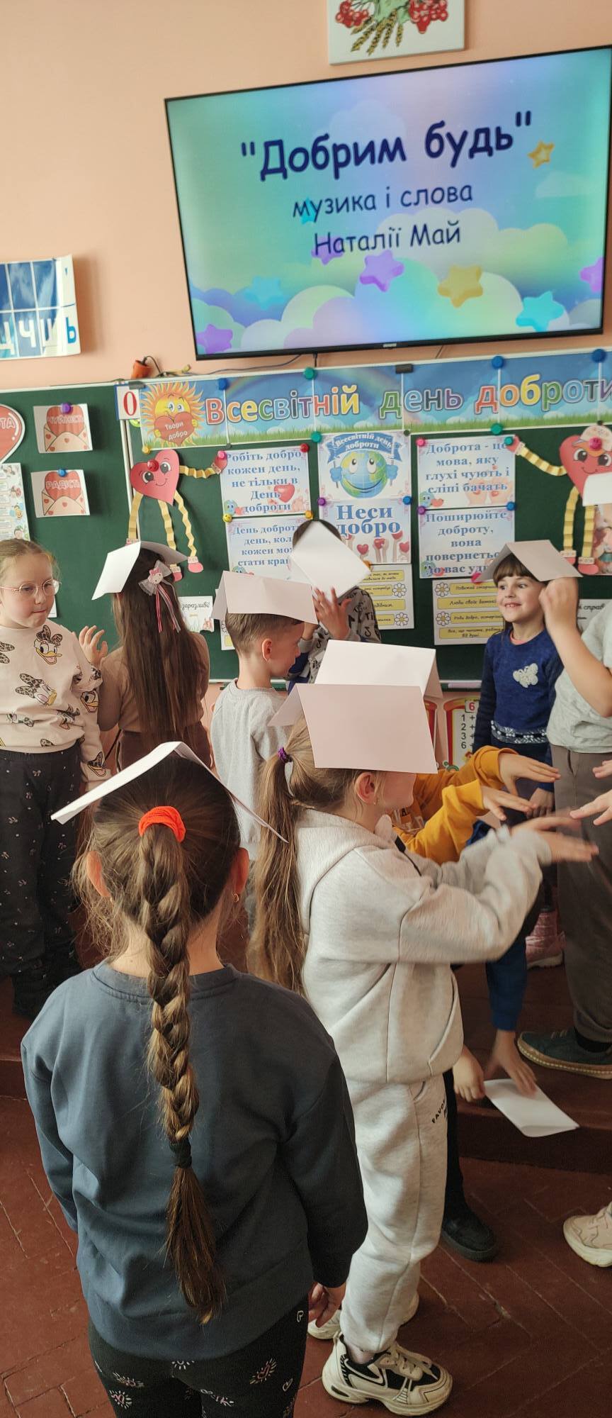 Игра "Дашок" в начальной школе, которая учит детей помогать друг другу, покорила сеть: в чем ее суть