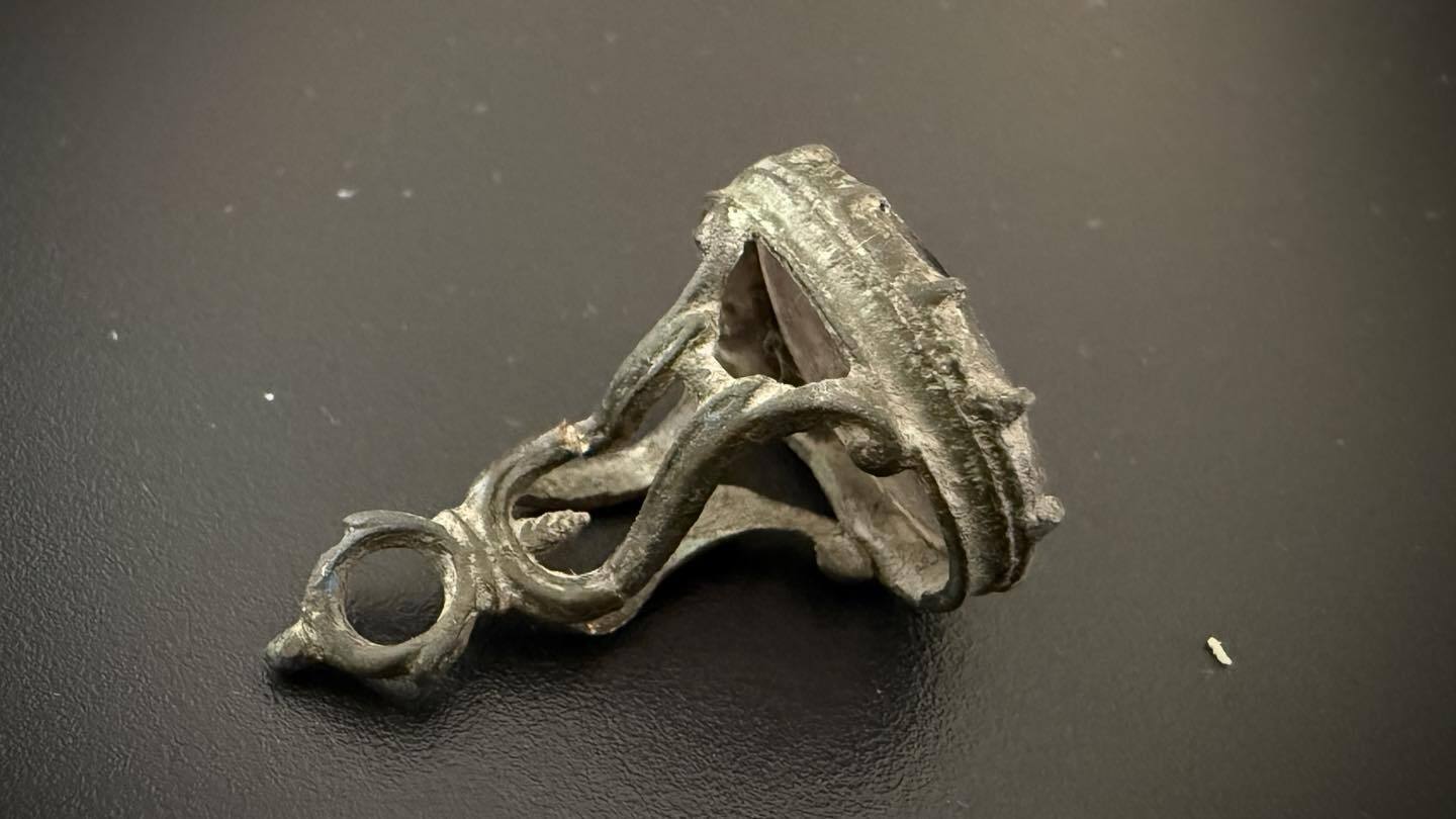 Київські митники запобігли вивезенню з України майже 40 археологічних пам’яток 8-20 століть. Подробиці та фото