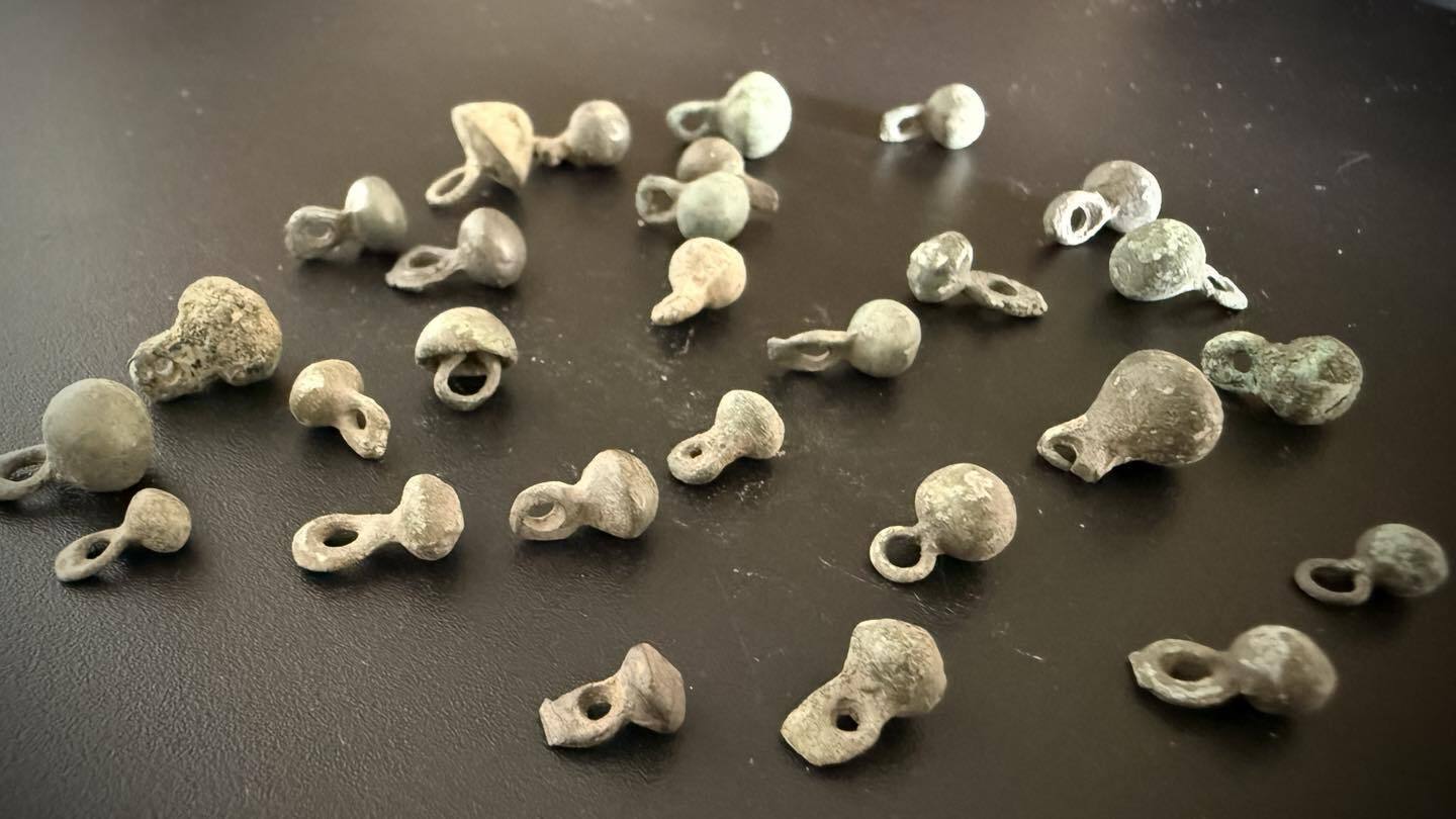 Київські митники запобігли вивезенню з України майже 40 археологічних пам’яток 8-20 століть. Подробиці та фото