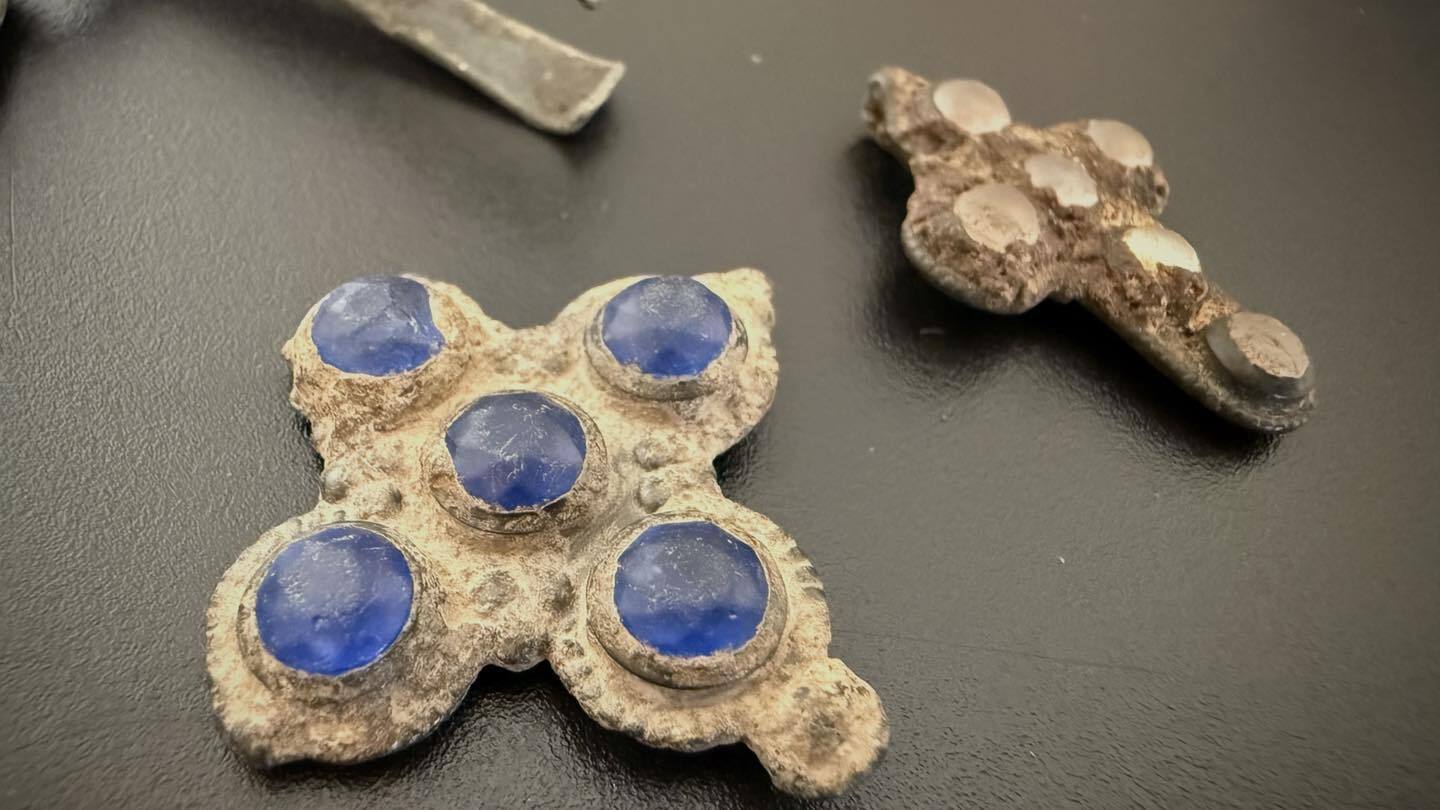 Київські митники запобігли вивезенню з України майже 40 археологічних пам’яток 8-20 століть. Подробиці та фото