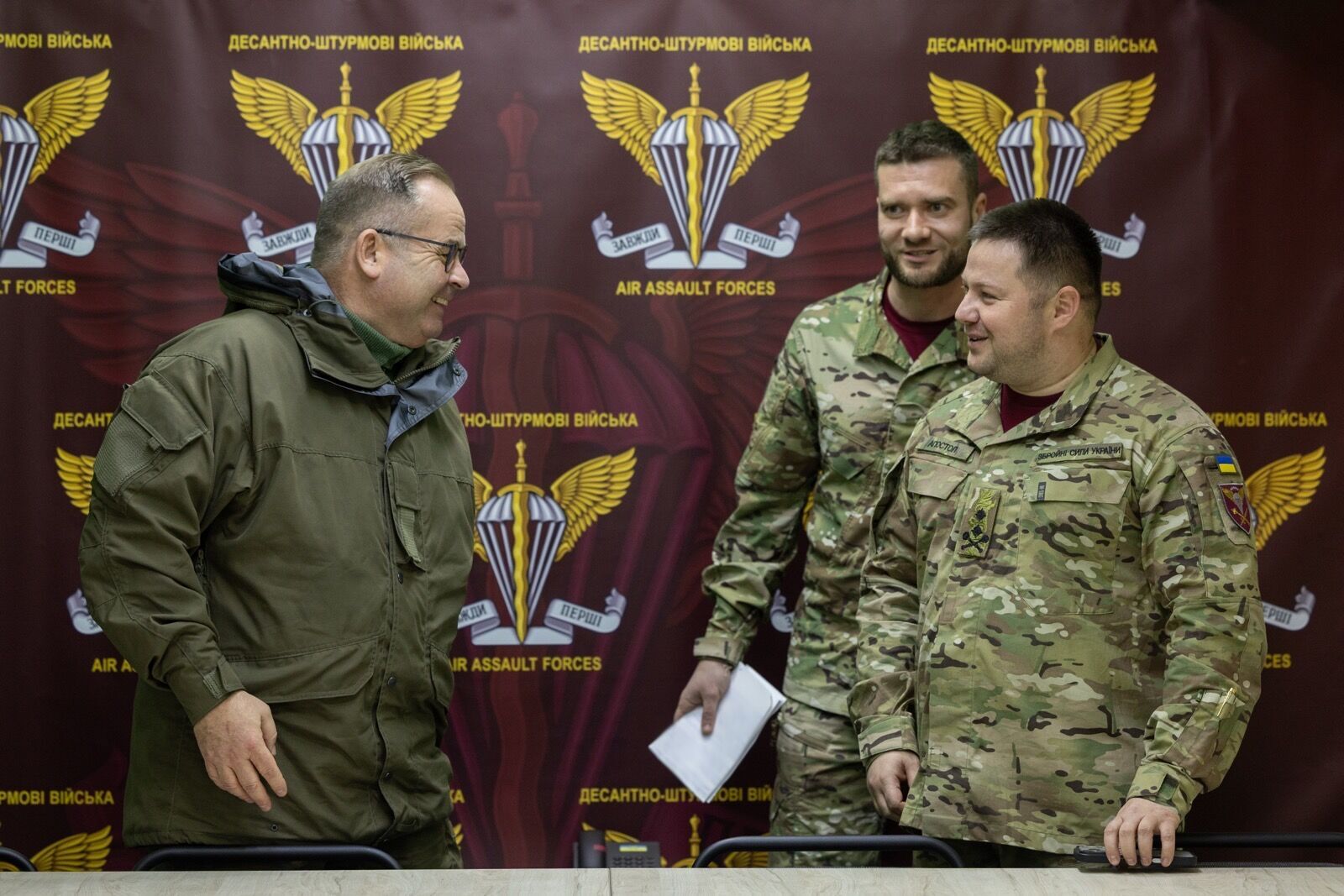 "Втомилася, але залишається незламаною": шведський головком розповів про враження від України. Відео