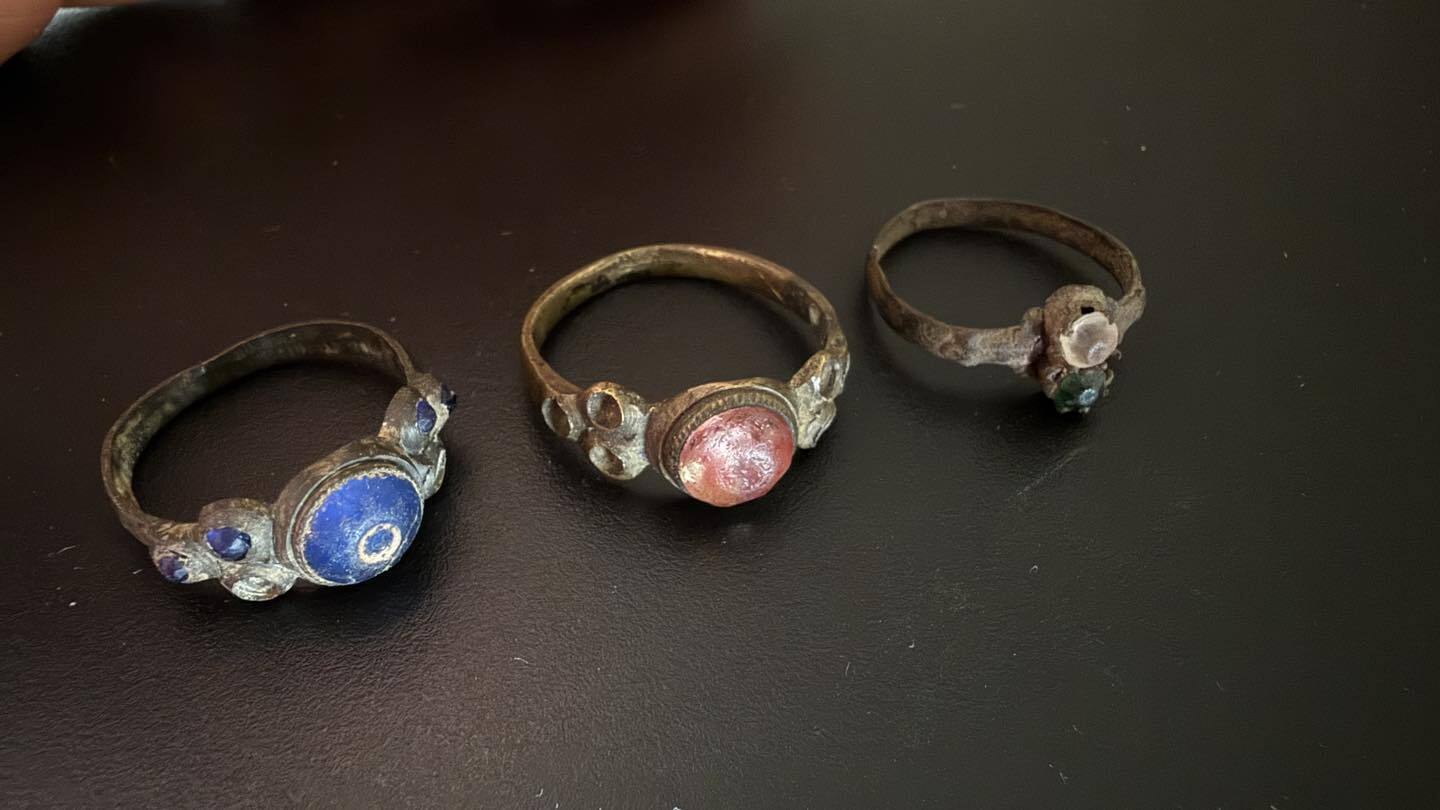 Київські митники запобігли вивезенню з України майже 40 археологічних пам’яток 8-20 століть. Подробиці та фото