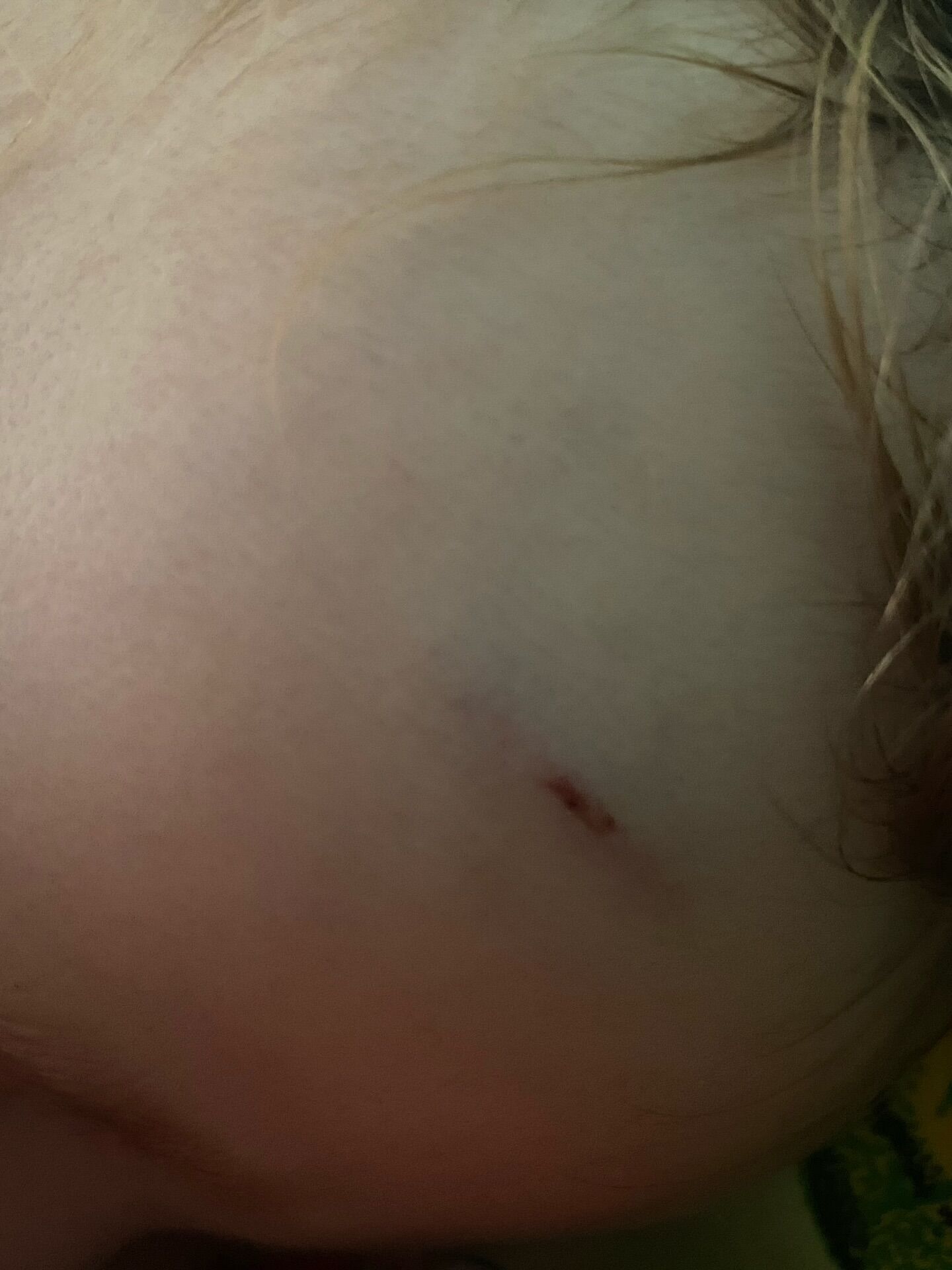 В Одесі люди у пікселі заштовхали в бус чоловіка та жінку з однорічною дитиною: в ТЦК ініціювали перевірку. Фото