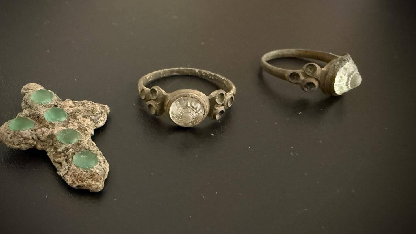 Київські митники запобігли вивезенню з України майже 40 археологічних пам’яток 8-20 століть. Подробиці та фото