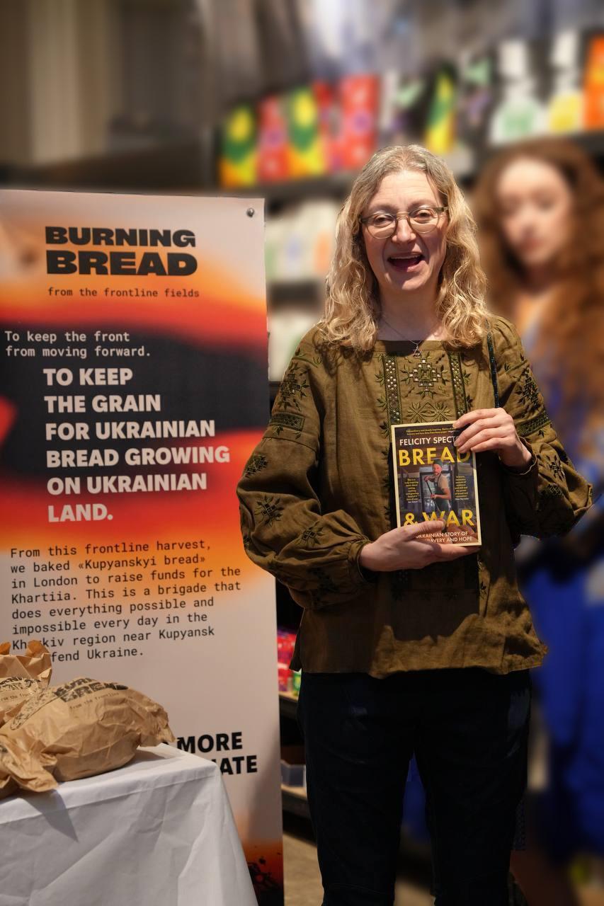 Як "Запеклий хліб із прифронтових полів" допомагає говорити про Україну у світі та підтримувати військових