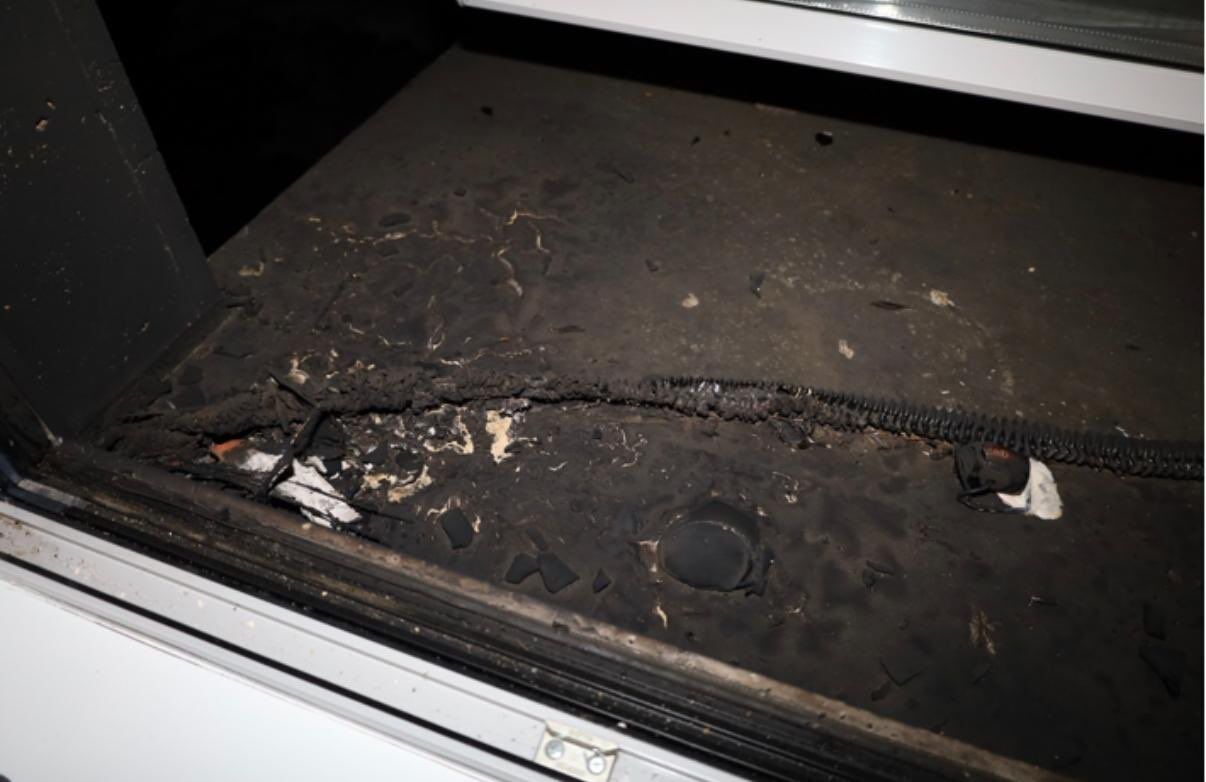 "Русский дом" в Праге забросали коктейлями Молотова. Фото