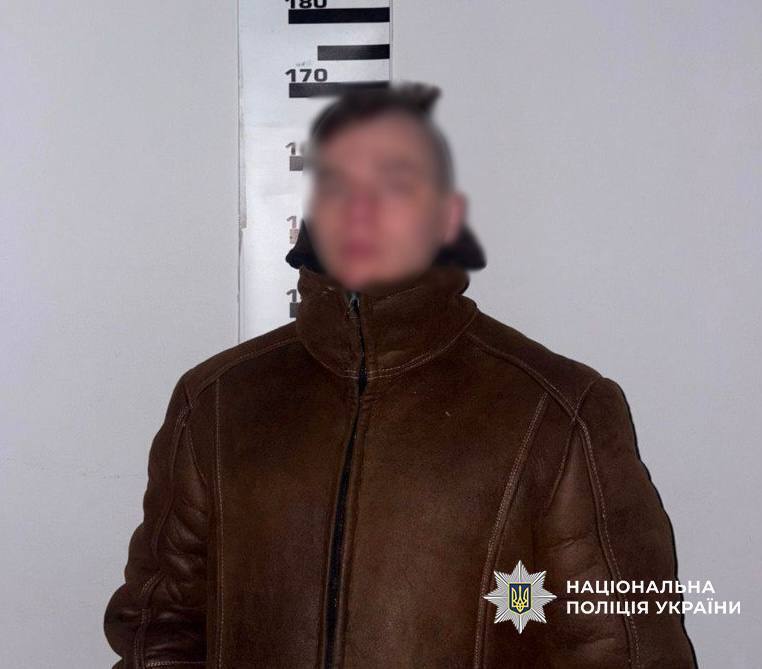 Приставив до горла жінки ніж та погрожував її вбивством: у Києві судитимуть грабіжника. Подробиці та фото