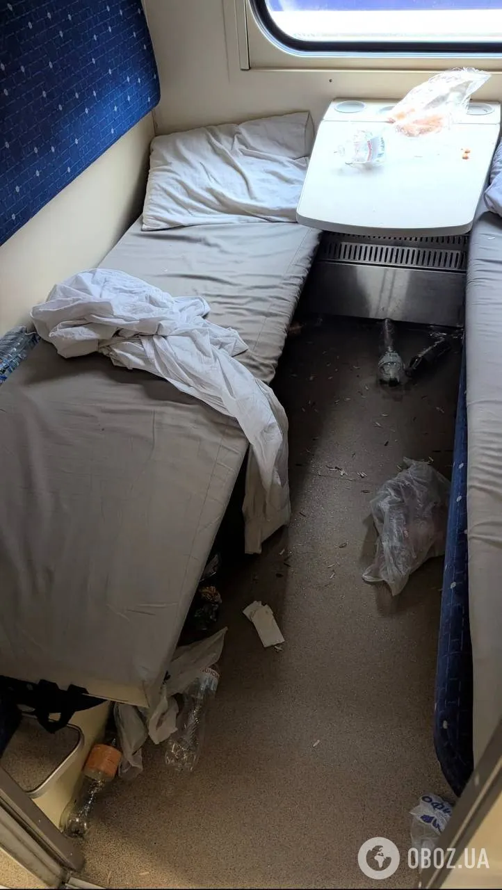 "Це не безтурботність. Це свинство!" Мережу шокувало фото з поїзда, де їхали школярі: українці звинувачують батьків і вчителів