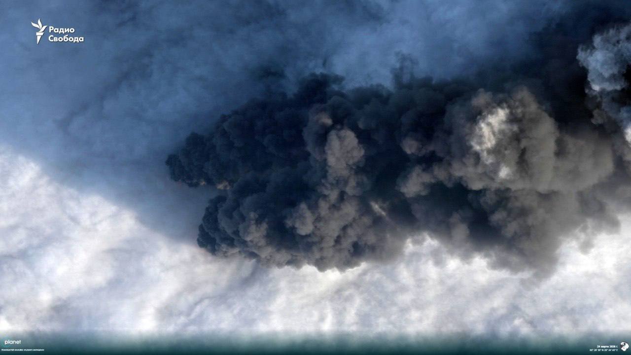 Зафиксированы пожары: появились спутниковые снимки портов РФ на Балтийском море после атак Сил обороны