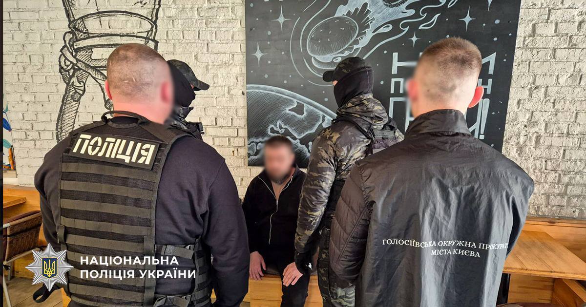 В Киеве мужчина организовал бизнес на уклонистах через OLX. Подробности и фото