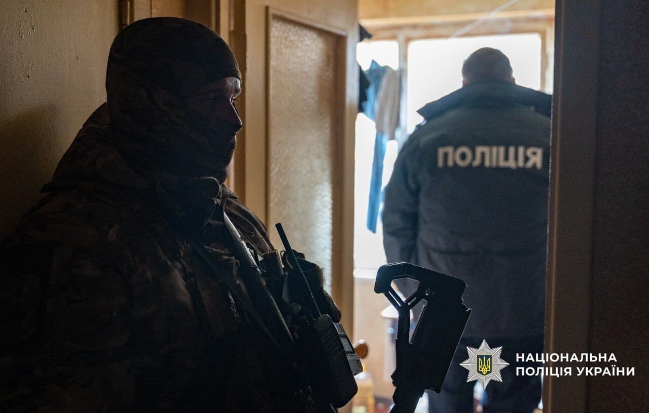 В Киеве разоблачили супругов, которые изготавливали порно с участием своей малолетней дочери. Подробности дела и фото