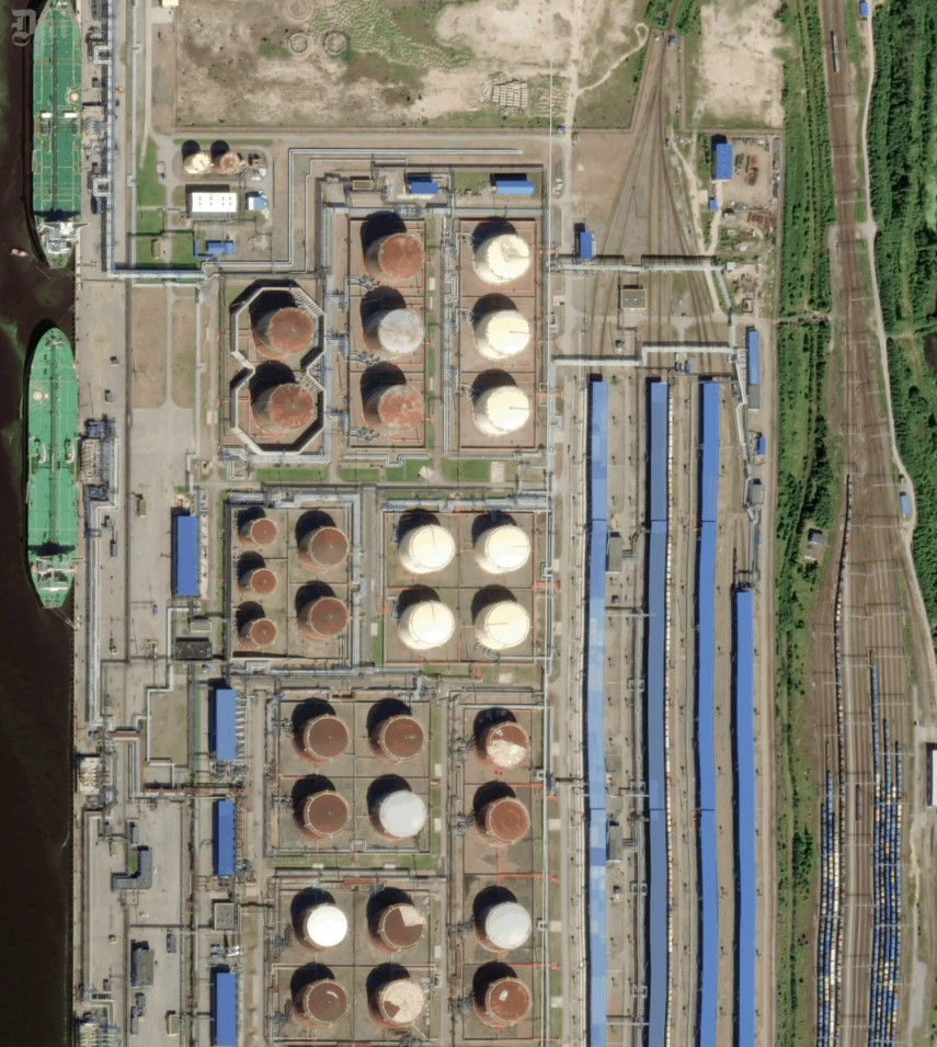 Зафиксированы пожары: появились спутниковые снимки портов РФ на Балтийском море после атак Сил обороны