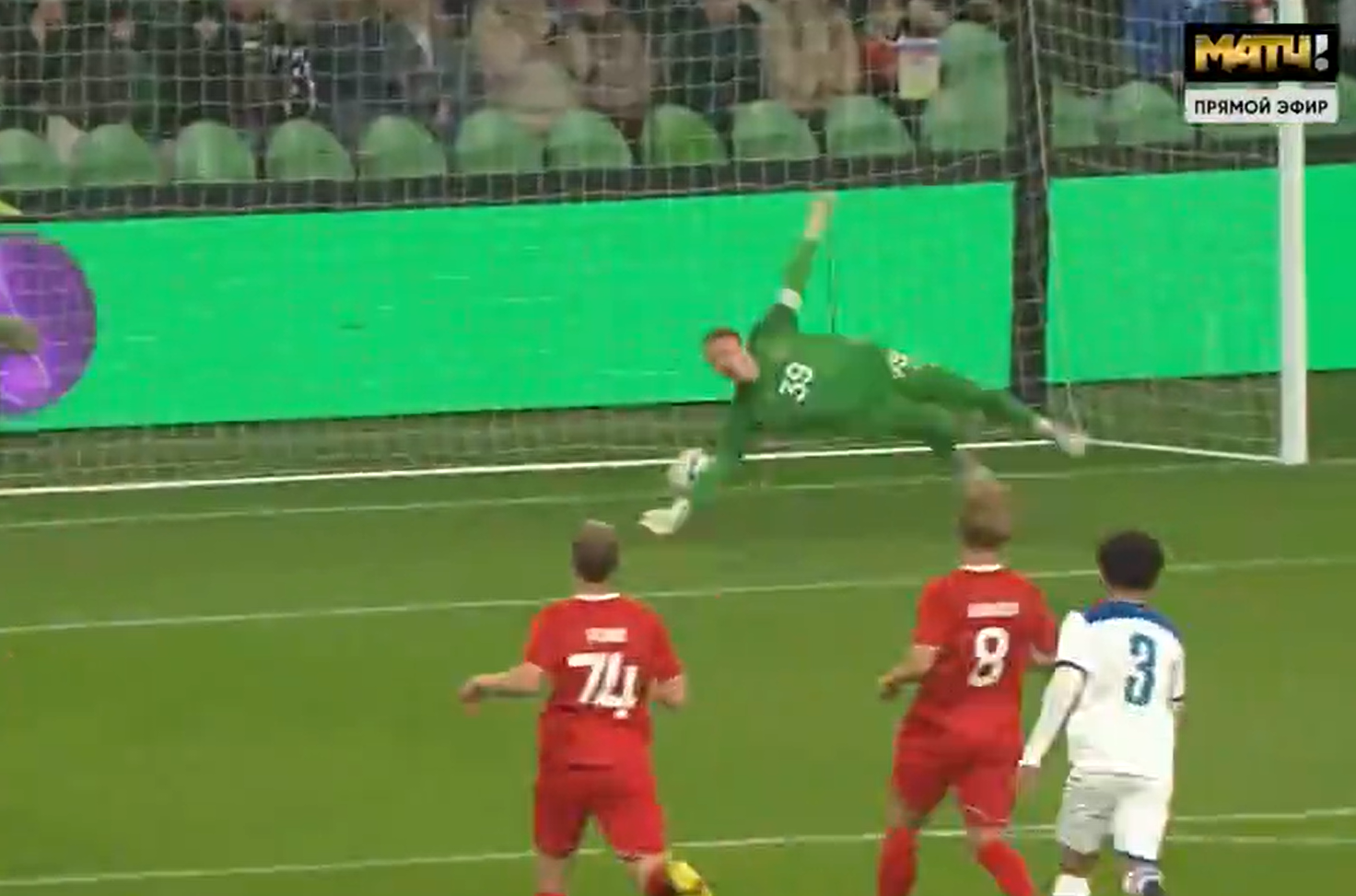 Голкипер сборной России из ПСЖ опозорился в матче с Никарагуа, пропустив гол по центру ворот. Видео
