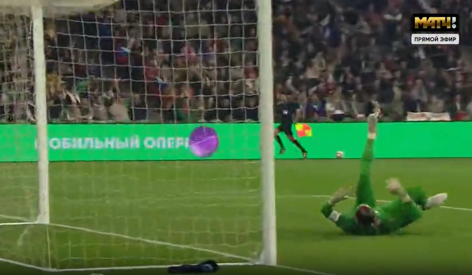 Голкипер сборной России из ПСЖ опозорился в матче с Никарагуа, пропустив гол по центру ворот. Видео