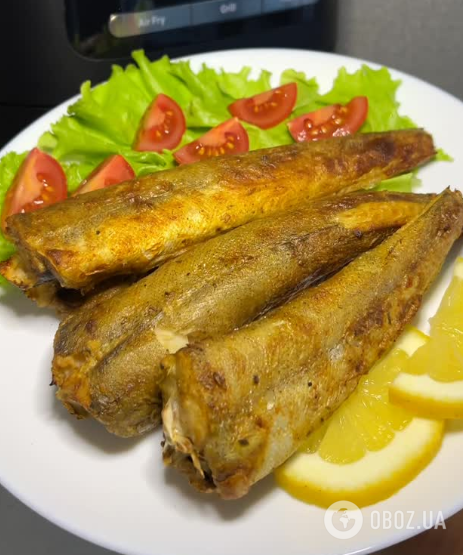 Як смачно приготувати хек в духовці на обід: додайте пікантний соус