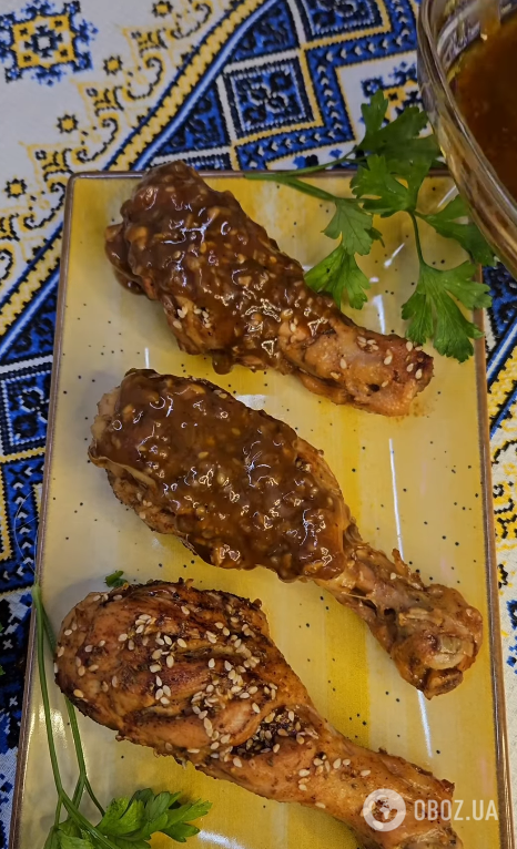 Соковиті курячі гомілки в пиві на вечері: м'ясо вийде дуже соковитим