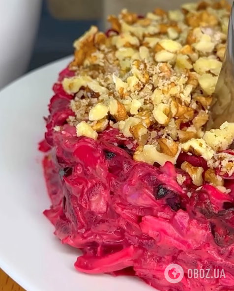 Корисний і смачний буряковий салат для святкового столу та на щодень: ділимося рецептом