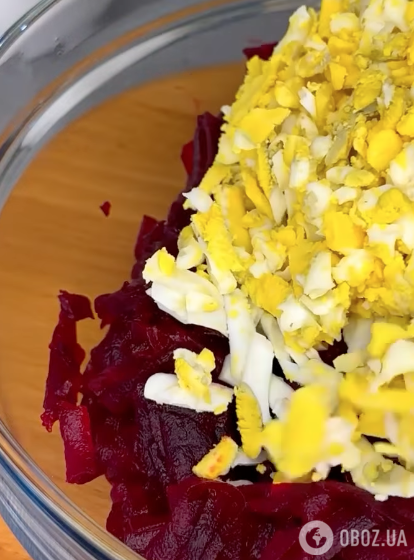 Корисний і смачний буряковий салат для святкового столу та на щодень: ділимося рецептом