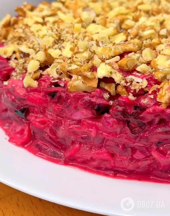 Корисний і смачний буряковий салат для святкового столу та на щодень: ділимося рецептом