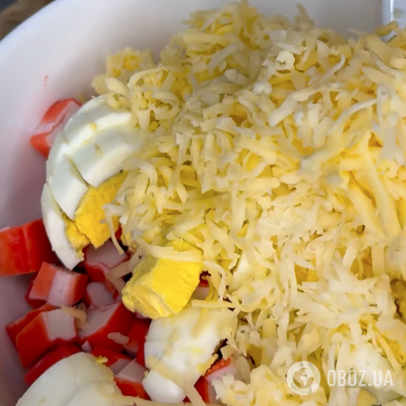 Весенний крабовый салат для пасхального стола: делимся рецептом