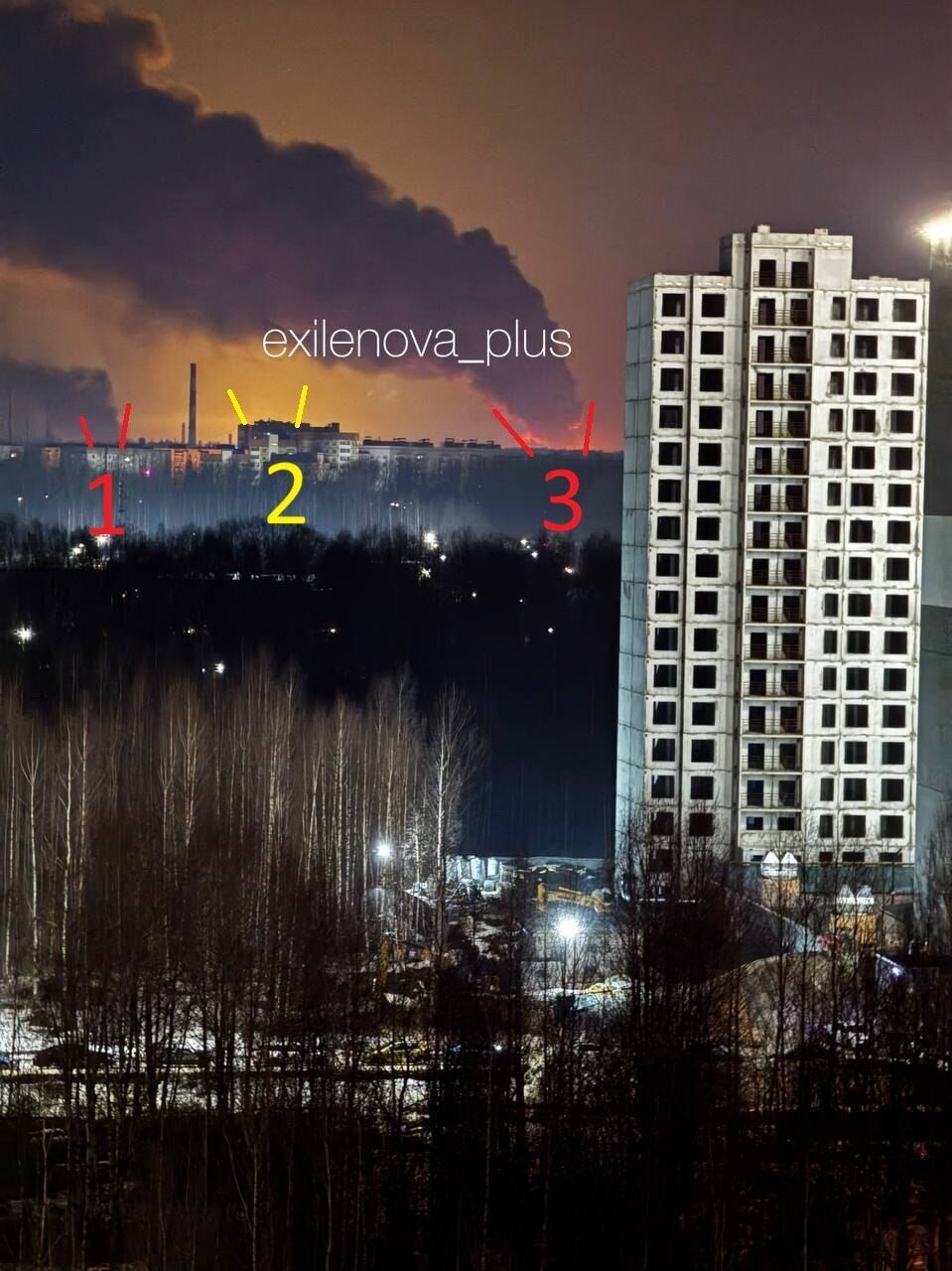 Зафіксовано численні влучання: у російському Ярославлі дрони атакували НПЗ, спалахнула пожежа. Фото та відео