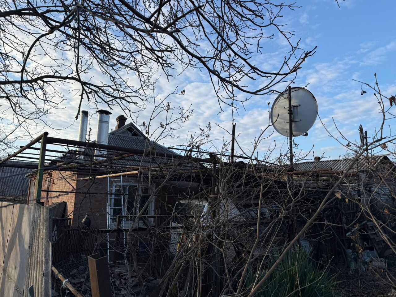 На Донеччині окупанти скинули КАБ на мирних жителів: є загиблий та поранені