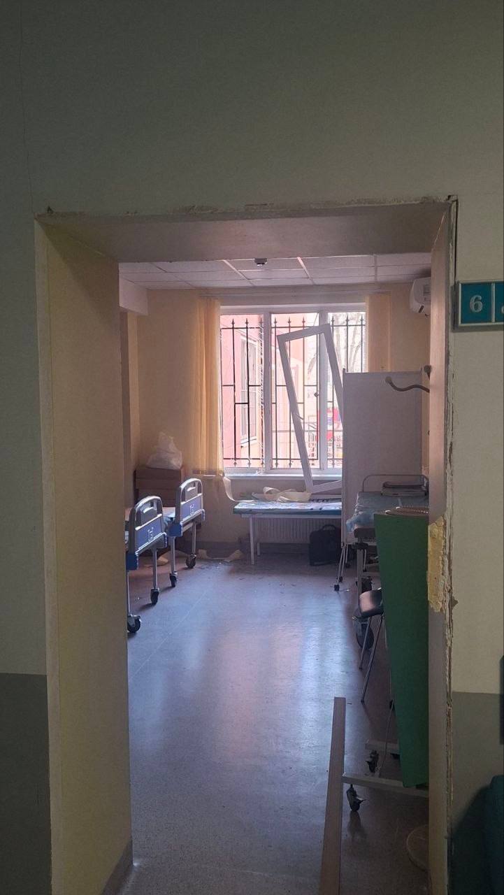 В Одесі окупанти влучили в пологовий і житлові будинки: є жертви, серед поранених – дитина. Фото