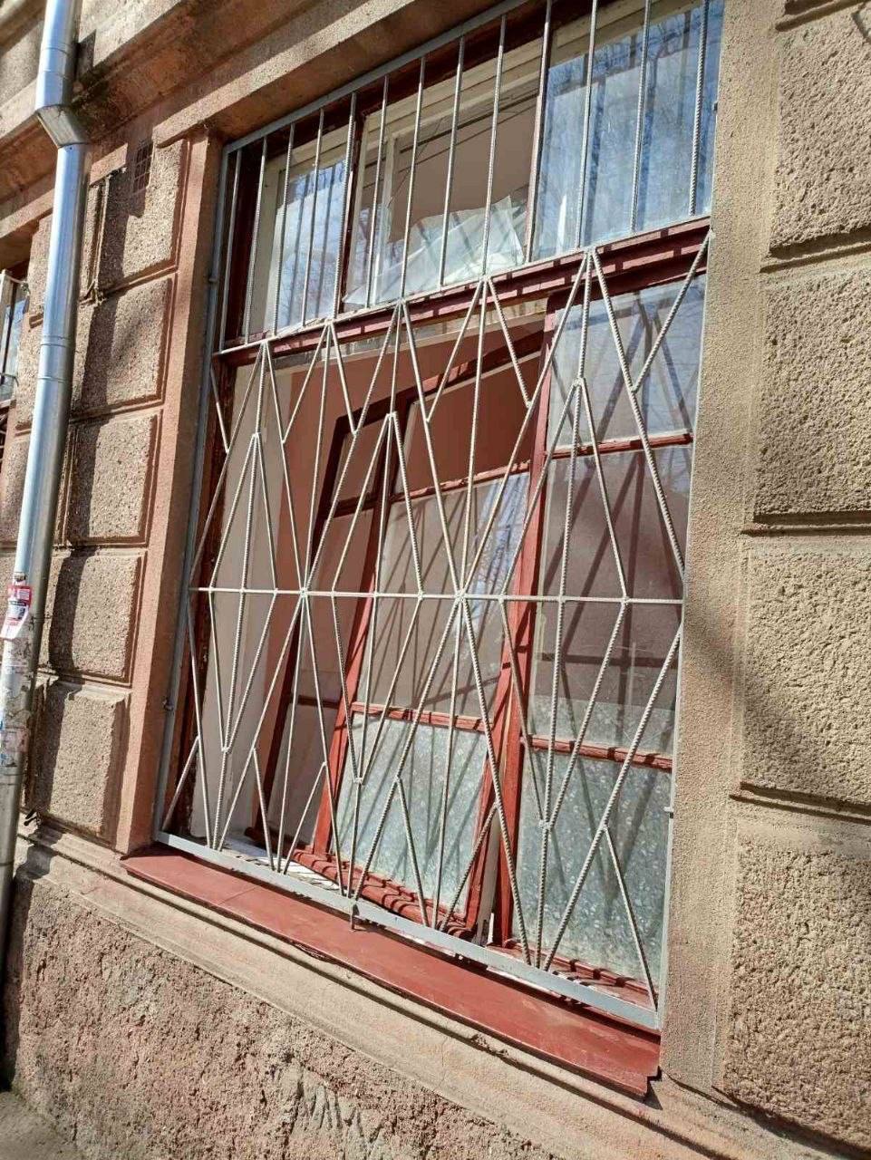 В Одесі окупанти влучили в пологовий і житлові будинки: є жертви, серед поранених – дитина. Фото