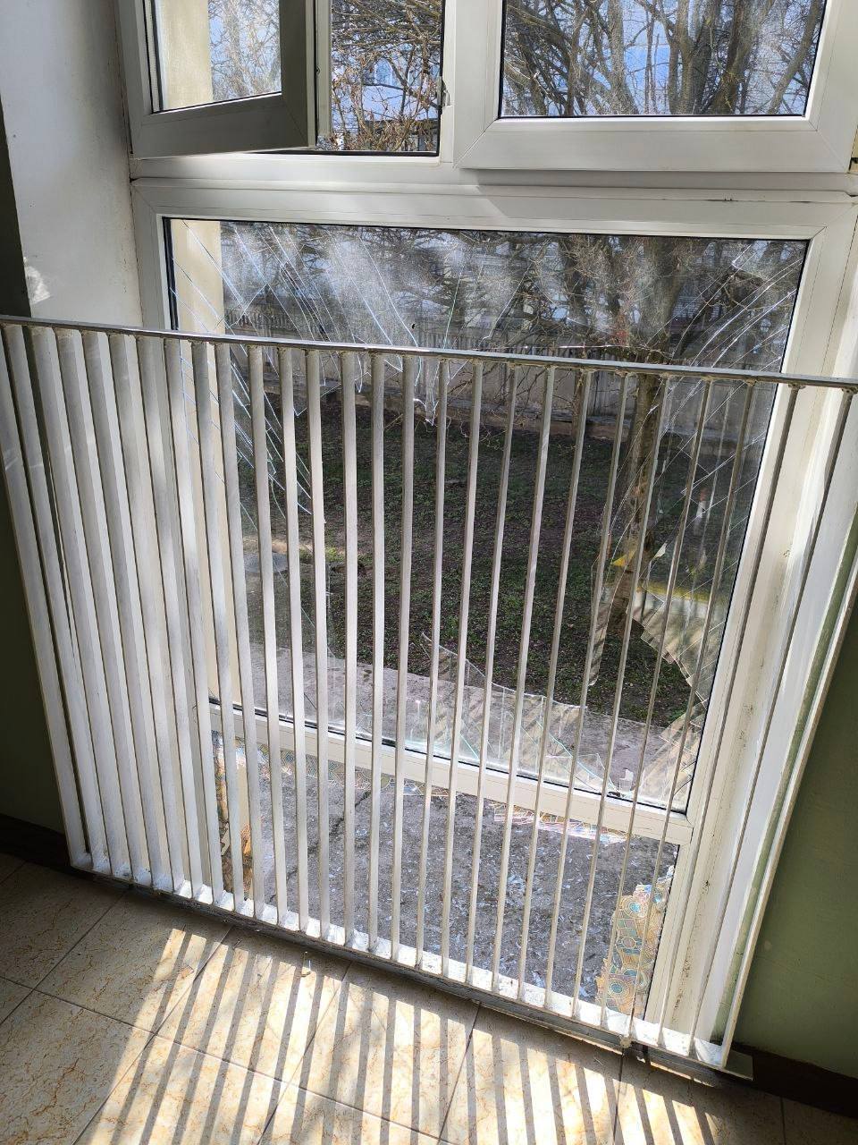 В Одесі під час масованої атаки постраждали дитсадки та школа: фото наслідків