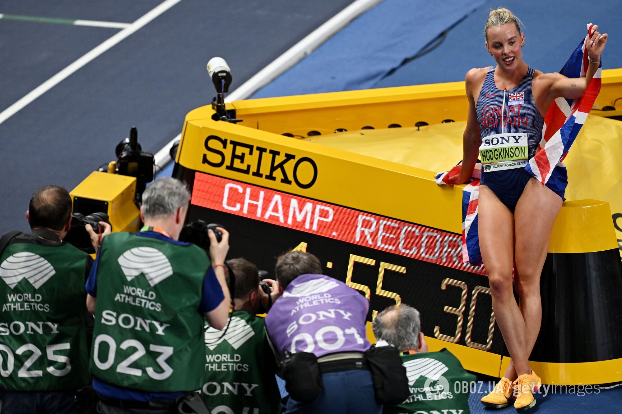 Польские таможенники заставили чемпионку мира по легкой атлетике выкинуть свою обувь, назвав ее "опасным оружием"