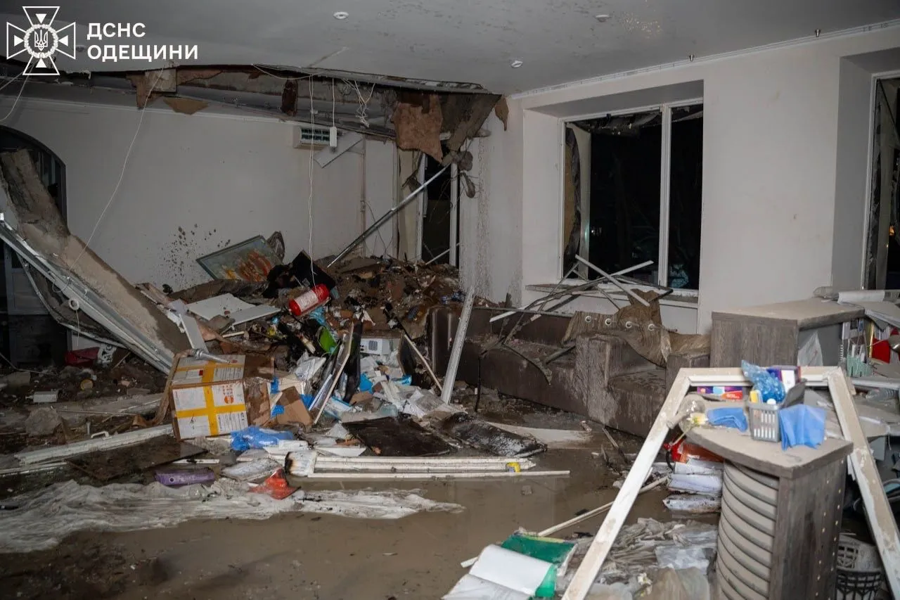 "Только настоящие варвары способны на такое": в МИД показали последствия российской атаки на роддом в Одессе. Фото