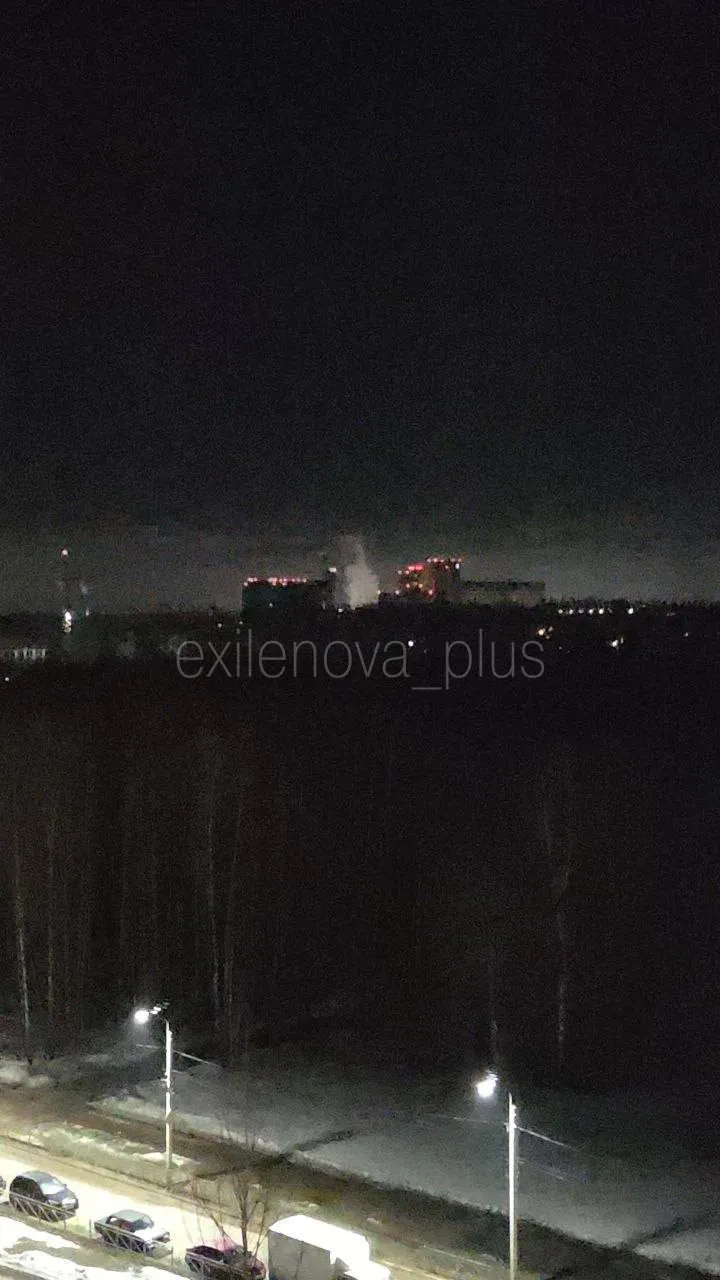 Зафіксовано численні влучання: у російському Ярославлі дрони атакували НПЗ, спалахнула пожежа. Фото та відео