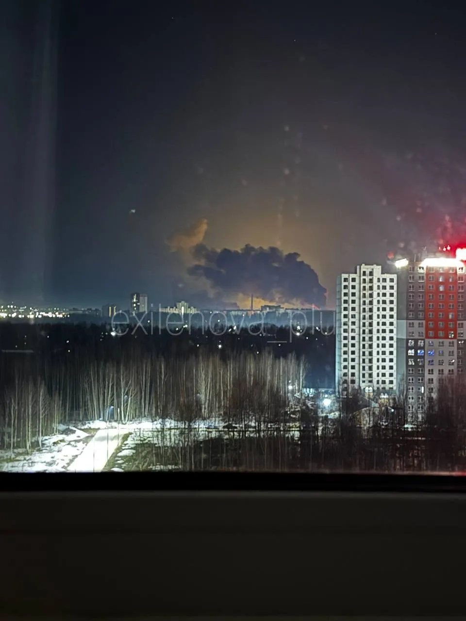 Зафіксовано численні влучання: у російському Ярославлі дрони атакували НПЗ, спалахнула пожежа. Фото та відео