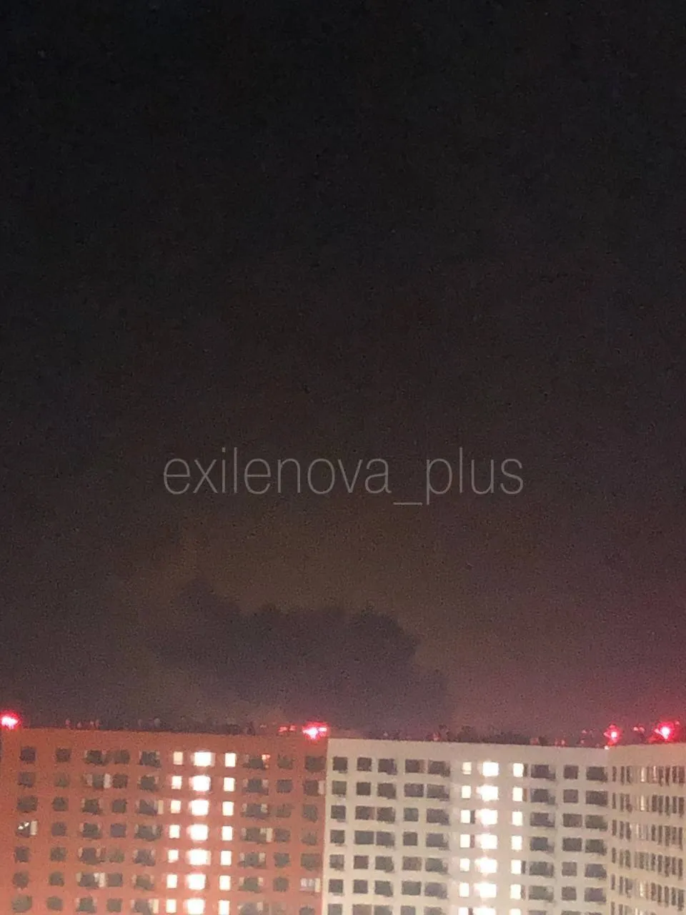 Зафіксовано численні влучання: у російському Ярославлі дрони атакували НПЗ, спалахнула пожежа. Фото та відео