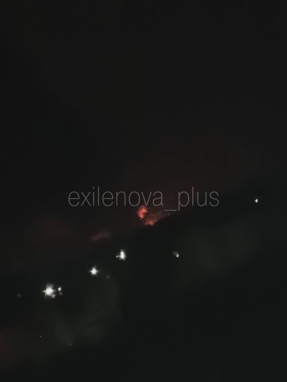 Зафіксовано численні влучання: у російському Ярославлі дрони атакували НПЗ, спалахнула пожежа. Фото та відео