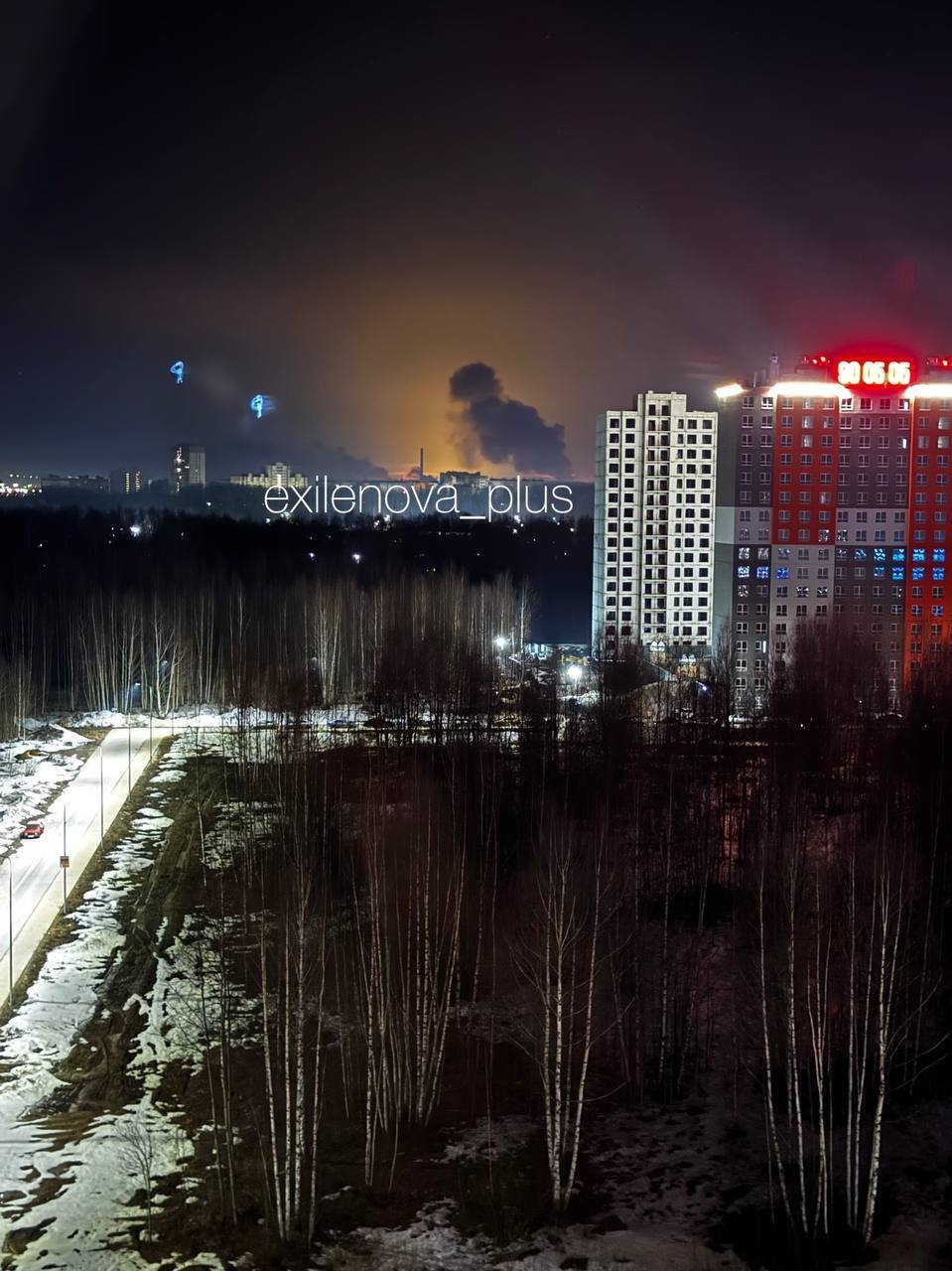 Зафіксовано численні влучання: у російському Ярославлі дрони атакували НПЗ, спалахнула пожежа. Фото та відео